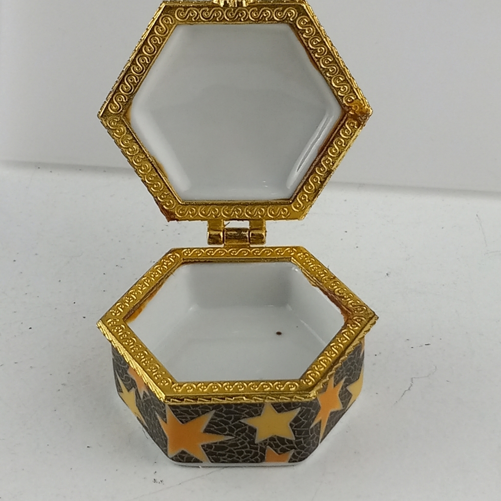 Porcelain Keepsake Container - Picture 6 of 8
